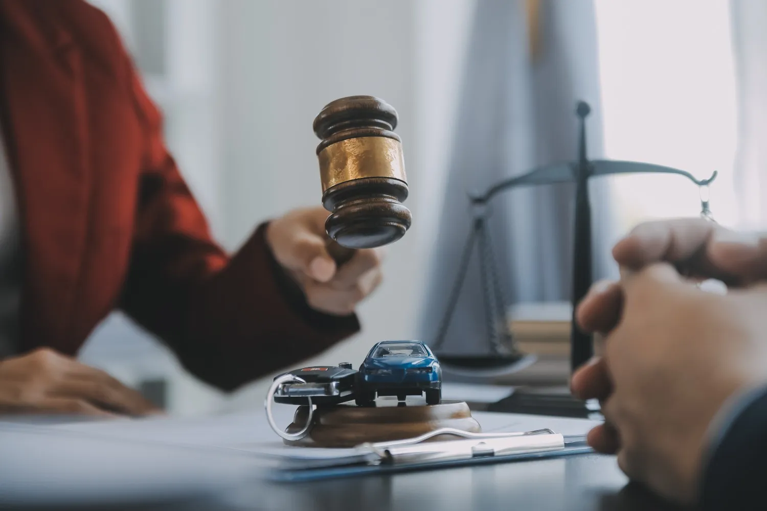When to Call a Lawyer After a Car Accident (Arizona Crash Victim’s Guide)